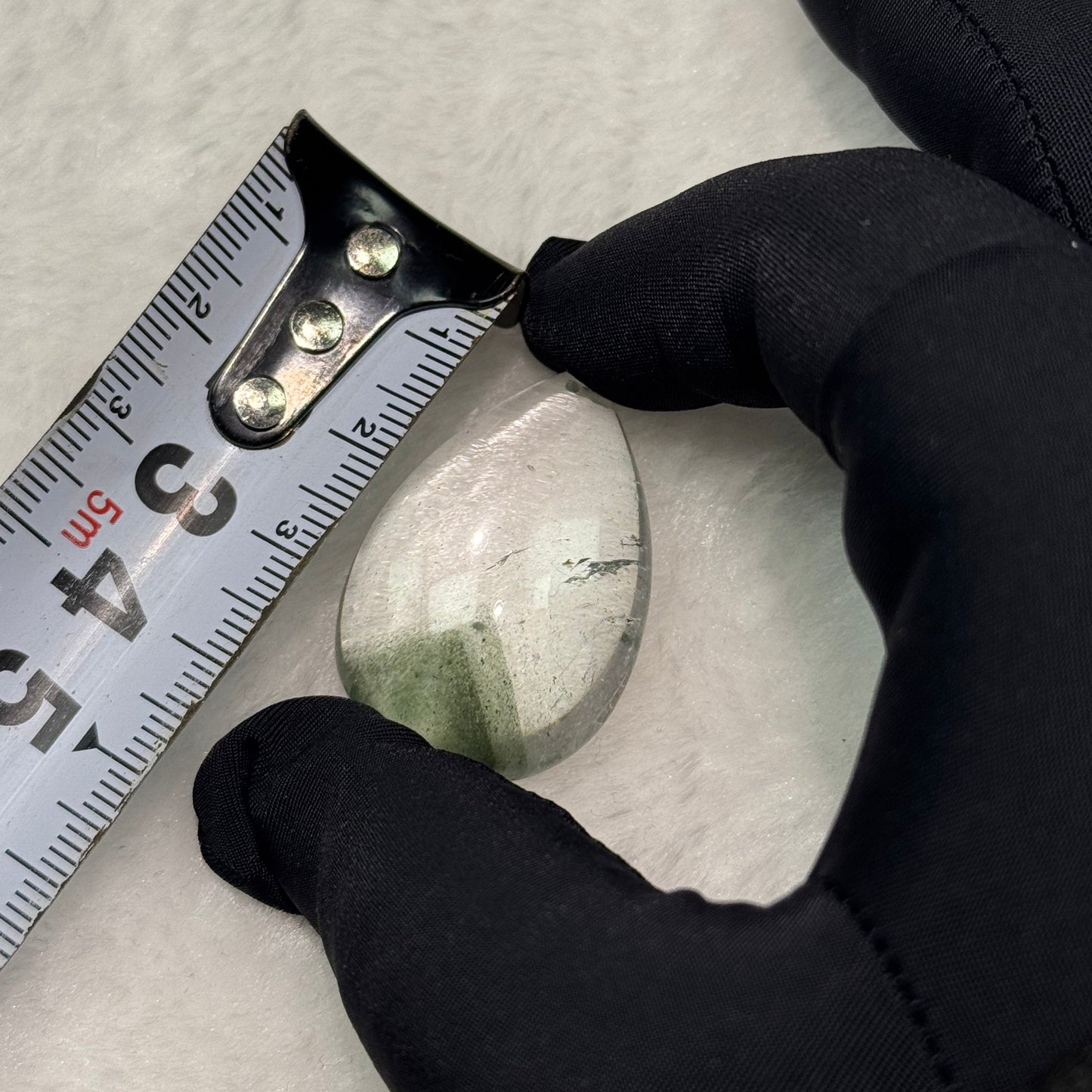 phantom quartz/100% natural crystal- Inside, there is a pyramid/hill pattern